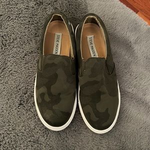 Steve madden slip on sneakers